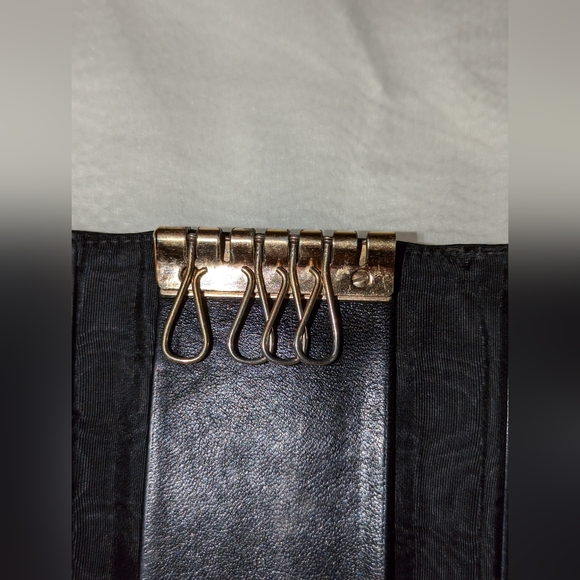 CHANEL Caviar Skin Coco Mark 4 Rings Key Case Key Holder Black GUC - Picture 8 of 10